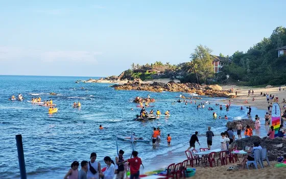 Ngành công nghiệp "không khói" bắt đầu khởi sắc