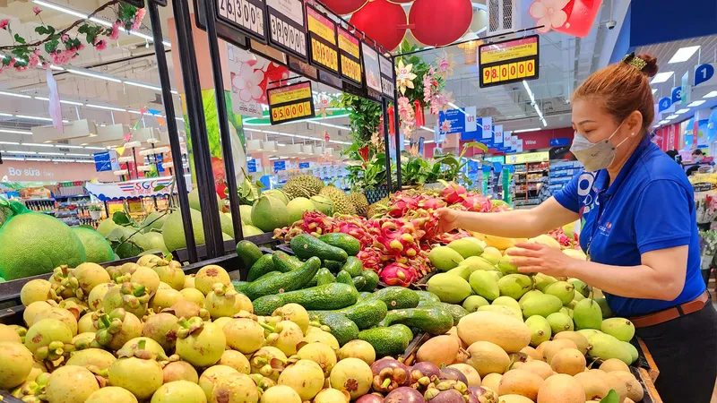 Nhiều loại trái cây mùa hè giảm giá mạnh tại Co.opmart