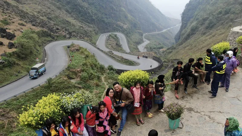 Hà Giang thu hút du khách trong và ngoài nước bởi cảnh thiên nhiên hùng vĩ, ngoạn mục. Ảnh: Hoàng Hùng