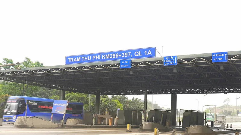 Trạm thu phí “ngáng” đường
