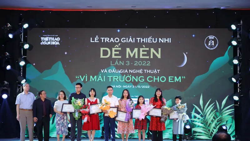 Các tác giả nhận giải Dế Mèn năm 2022