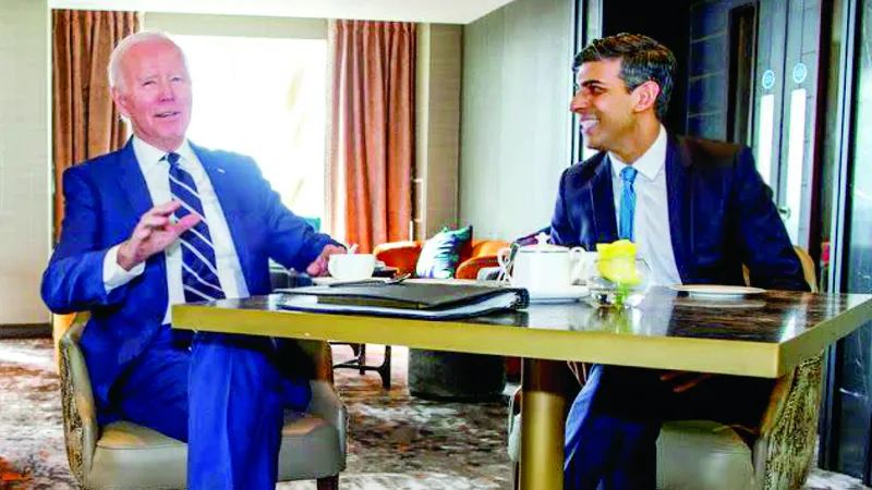 Tổng thống Joe Biden và Thủ tướng Rishi Sunak trong cuộc gặp ở Belfast vào tháng 4-2023