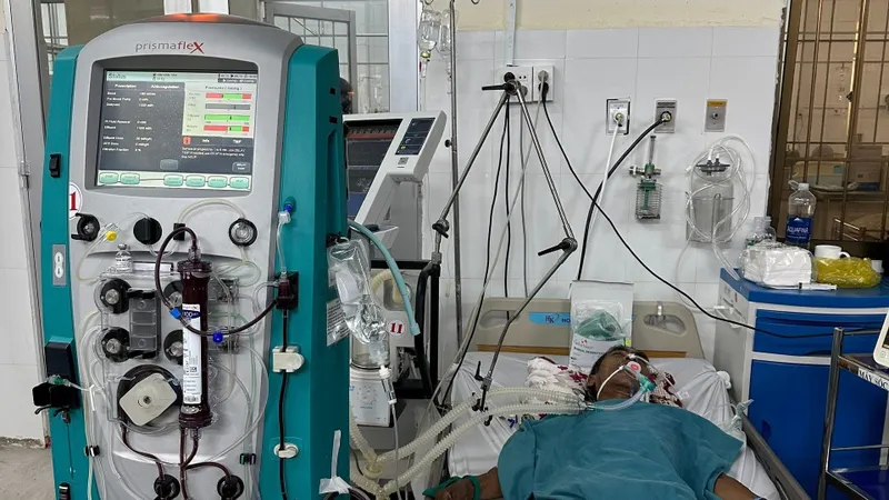 Cà Mau: Một người tử vong, hai người nhập viện nghi do ngộ độc rượu