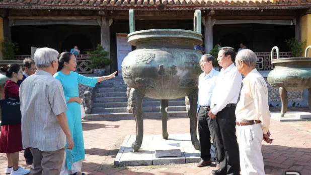 Giới thiệu hình ảnh tiêu biểu được đúc trên Cửu Đỉnh