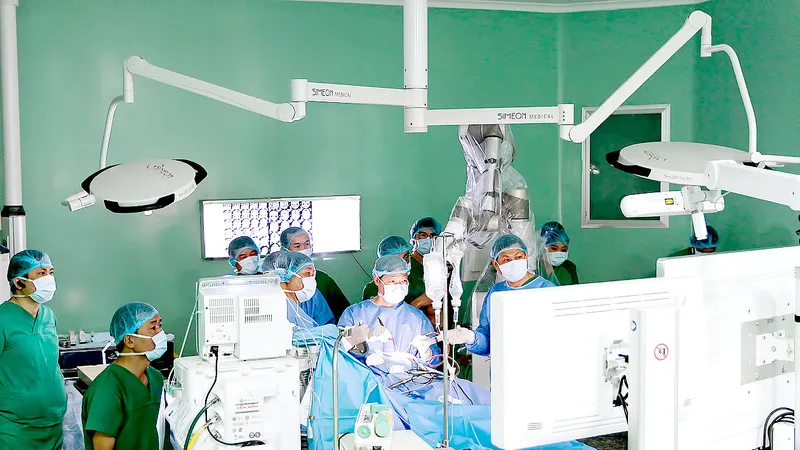 Một ca phẫu thuật bằng robot tại Bệnh viện Nhân dân 115