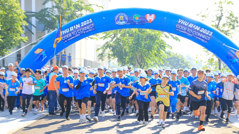 Giải chạy bộ “ VHU Run 2023 – Code to Connect” ngoài ý nghĩa gắn kết, còn gây quỹ giúp đỡ học sinh - sinh viên có hoàn cảnh khó khăn