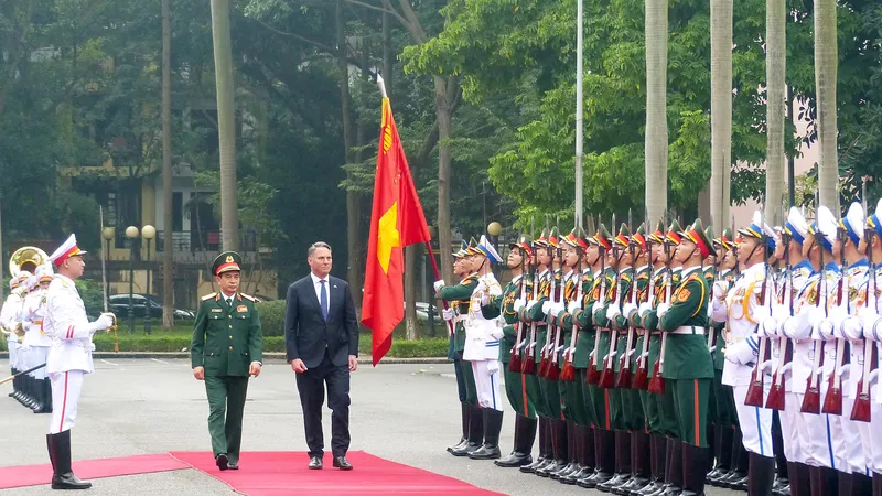 Từ ngày 24 đến ngày 25-11-2022, Phó Thủ tướng, Bộ trưởng Quốc phòng Australia Richard Donald Marles thăm chính thức Việt Nam. Ảnh: TRẦN LƯU