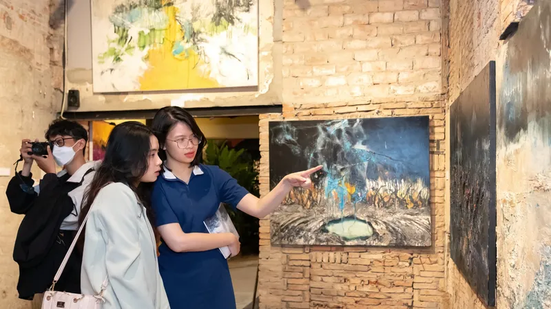 Khán giả tìm đến các triển lãm mỹ thuật ngày càng nhiều