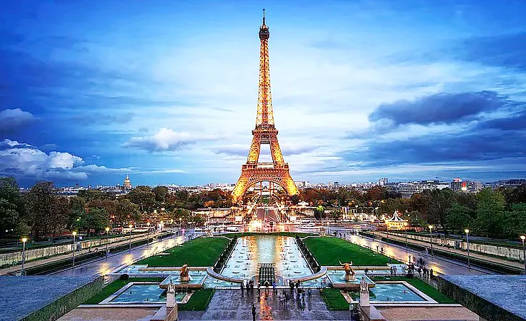Tháp Eiffel tại thủ đô Paris, Pháp