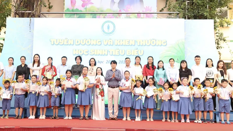 Khen thưởng cần kịp thời, đa dạng cách làm 