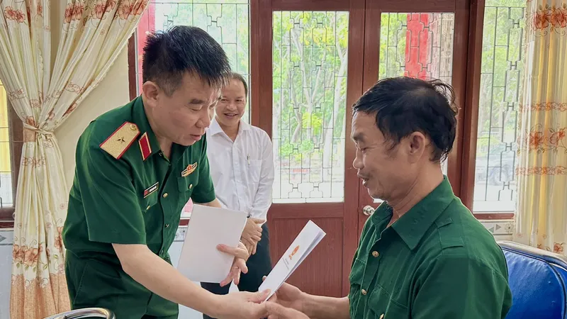 Thăm, tặng quà thương binh, bệnh binh nặng