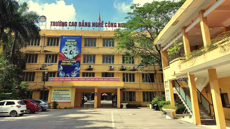 Trường Cao đẳng nghề Công nghiệp Hà Nội (phường Thái Thịnh, Đống Đa, Hà Nội) có tuổi đời 49. Ảnh: QUANG HUY
