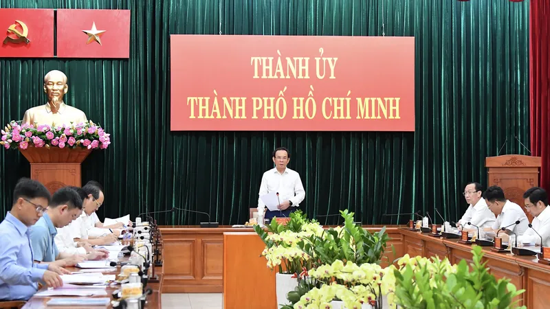 Bí thư Thành ủy TPHCM Nguyễn Văn Nên phát biểu tại phiên họp Ban Chỉ đạo phòng chống tham nhũng, tiêu cực TPHCM ngày 27-7. Ảnh: VIỆT DŨNG