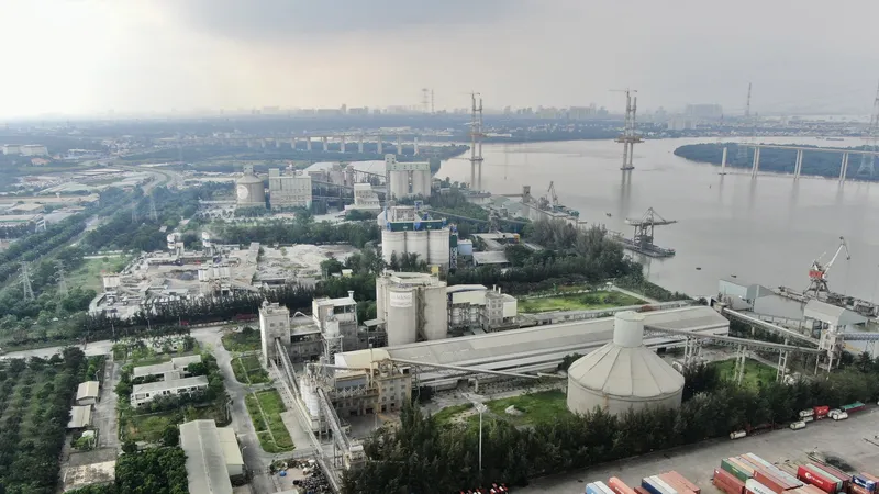 Khu công nghiệp Cảng Hiệp Phước (huyện Nhà Bè, TPHCM) sẵn sàng chờ đón các nhà đầu tư. Ảnh: HOÀNG HÙNG