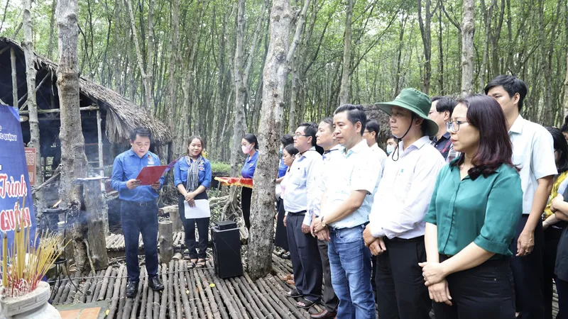 Buổi sinh hoạt ngoại khóa tại Di tích lịch sử chiến khu Rừng Sác Cần Giờ của các cán bộ lãnh đạo, quản lý trẻ quận 7, TPHCM 