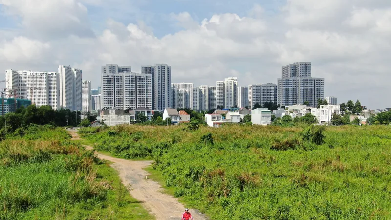 Một dự án đất ở phường Long Bình, TP Thủ Đức, TPHCM nơi có Vành đai 3 đi qua. Ảnh: HOÀNG HÙNG