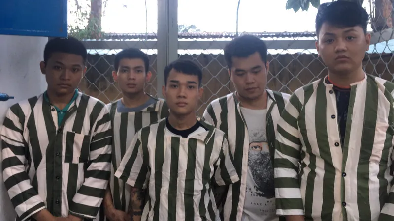 Nhóm đối tượng tại công an 