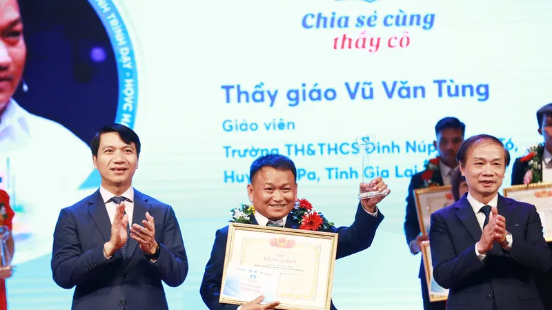 Những “người lái đò” ở vùng cao 