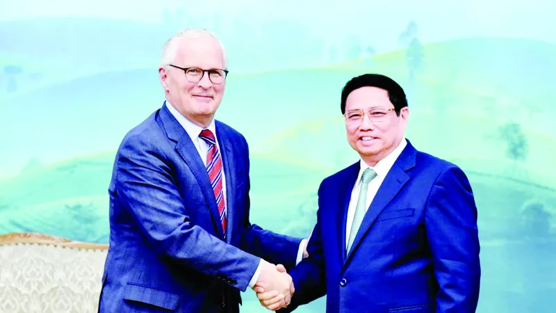 Thủ tướng Phạm Minh Chính tiếp Chủ tịch Hiệp hội Công nghiệp bán dẫn Hoa Kỳ (SIA) John Neuffer. Ảnh: TTXVN