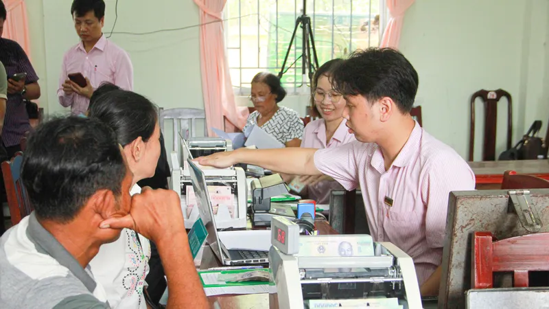 Trao “cần câu” hoàn lương