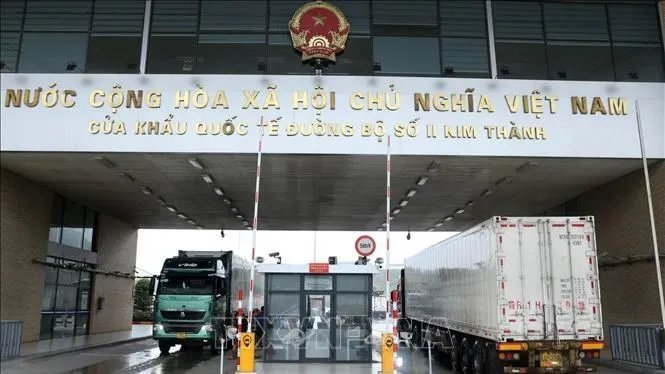 Xuất nhập khẩu nông sản nhộn nhịp qua cửa khẩu Lào Cai