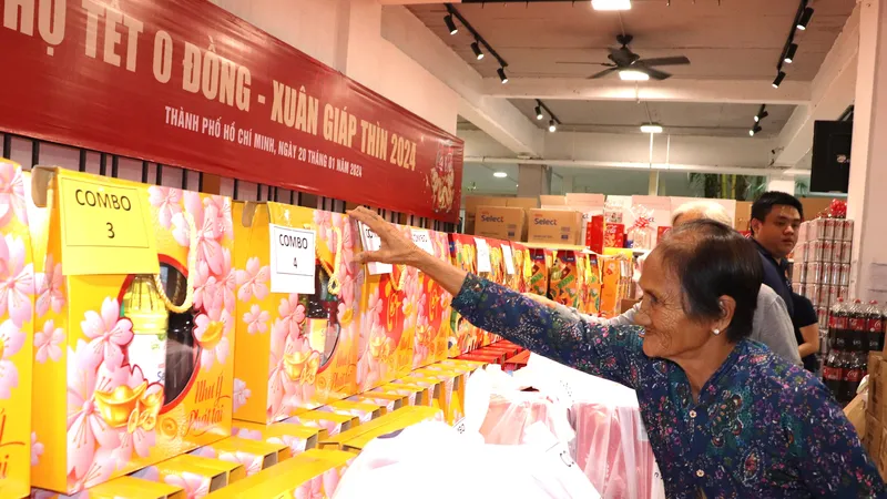 5.000 phần quà tết trao tặng người lao động khó khăn