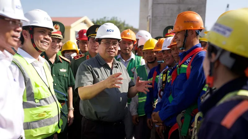  Thủ tướng Phạm Minh Chính kiểm tra thi công dự án Nhà ga T3, sân bay Tân Sơn Nhất 