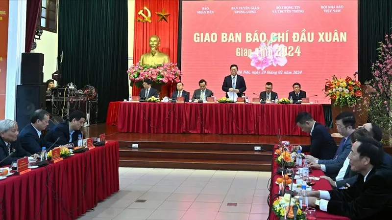Báo chí đấu tranh chống “giặc nội xâm” tham nhũng, tiêu cực