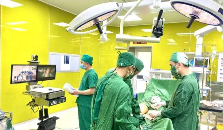 Quảng Ninh: Tiến sĩ y khoa, bác sĩ chuyên khoa cấp II được đãi ngộ 750 triệu đồng