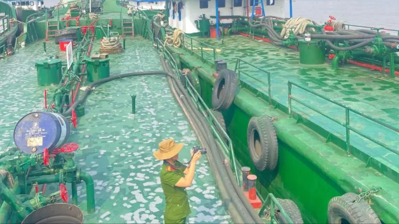 Bắt 2 cán bộ hải quan Cửa khẩu Cảng Phú Mỹ vì nhận hối lộ