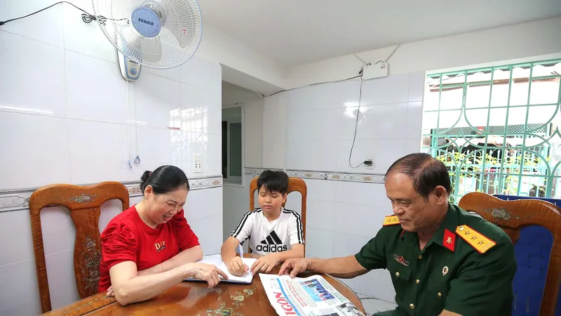 Buổi chiều sum vầy của gia đình một cựu chiến binh tại quận Bình Thạnh, TPHCM. Ảnh: DŨNG PHƯƠNG