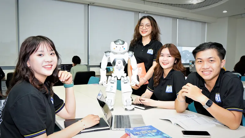 Sinh viên ngành CNTT, Trường ĐH Hoa Sen trong giờ học thực hành 