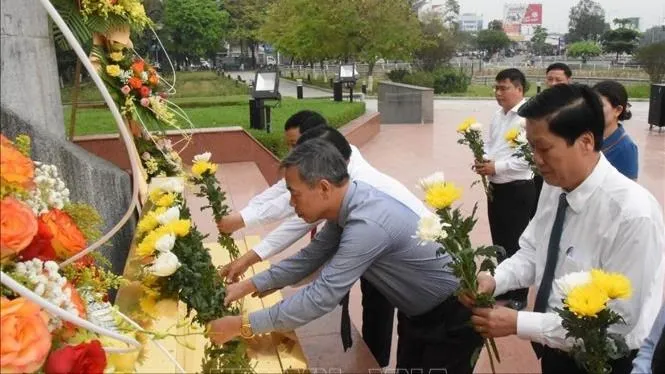 Dâng hương, hoa tưởng niệm 117 năm ngày sinh Tổng Bí thư Lê Duẩn