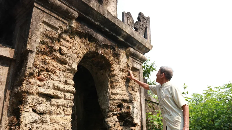 Di tích đền Voi Quỳ “kêu cứu”