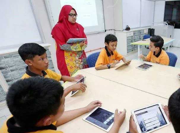 Một lớp học sử dụng máy tính bảng ở Malaysia. Ảnh: New Straits Times