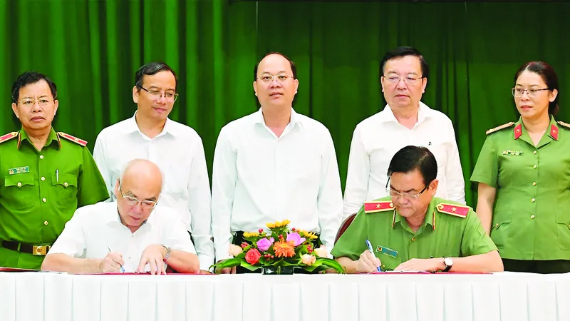Bảo vệ nền tảng tư tưởng của Đảng: Phát huy cao độ tinh thần tự giác, có trách nhiệm của mỗi cán bộ, đảng viên