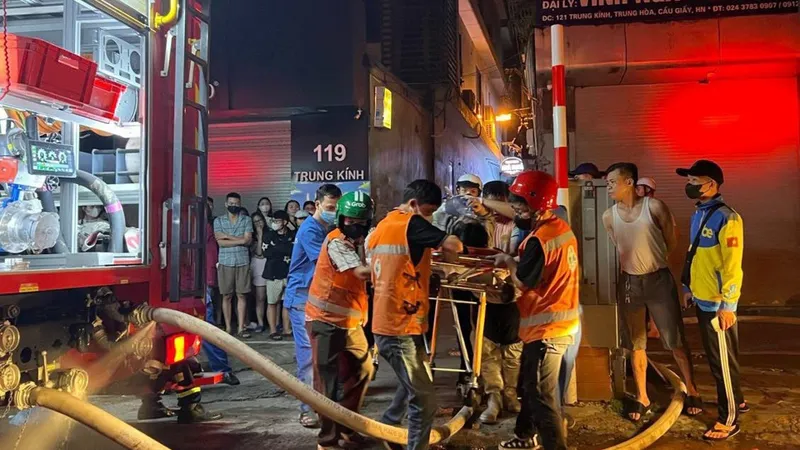 Thủ tướng gửi thư khen hành động dũng cảm cứu nạn nhân trong đám cháy ở Hà Nội