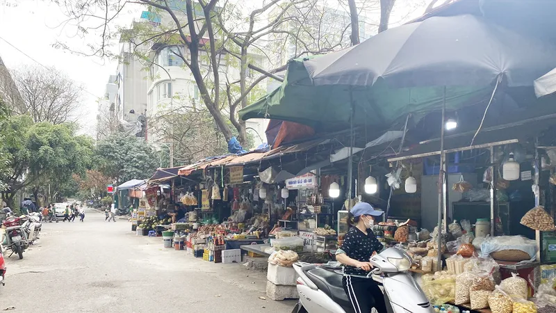 Khu đất C2 được trưng dụng làm khu chợ tạm, chợ cóc