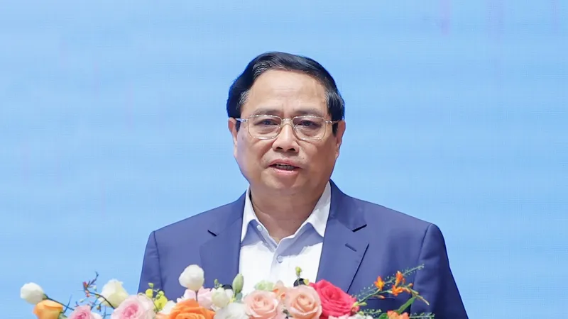 Thủ tướng chủ trì hội nghị trực tuyến về tháo gỡ khó khăn, thúc đẩy sản xuất, tiêu thụ xi măng, sắt thép và vật liệu xây dựng. Ảnh: VIẾT CHUNG