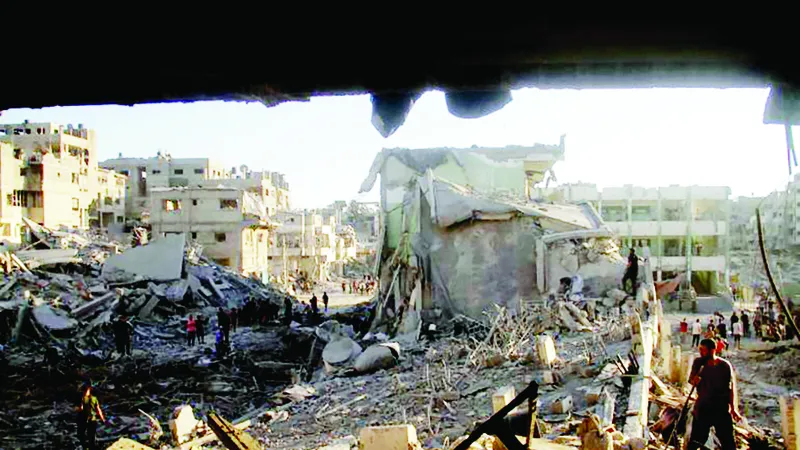 Hiện trường vụ không kích của Israel tại một trường học ở Dải Gaza ngày 3-8. Ảnh: REUTERS