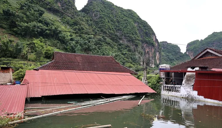 Cảnh giác với dịch bệnh sau lũ lụt