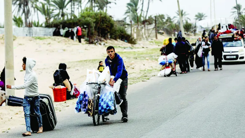 Người dân thành phố Khan Younis thuộc miền Nam Dải Gaza di tản