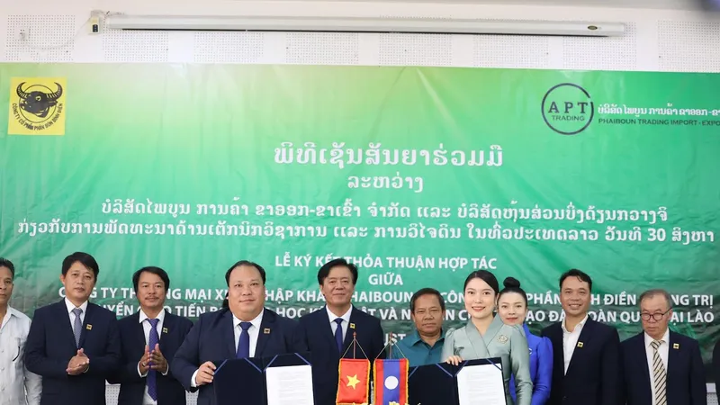 Lễ ký kết giữa Công ty Cổ phần Bình Điền Quảng Trị và Công ty PHAIBOUN TRADING IM&EX Co. Ltd. (Lào)