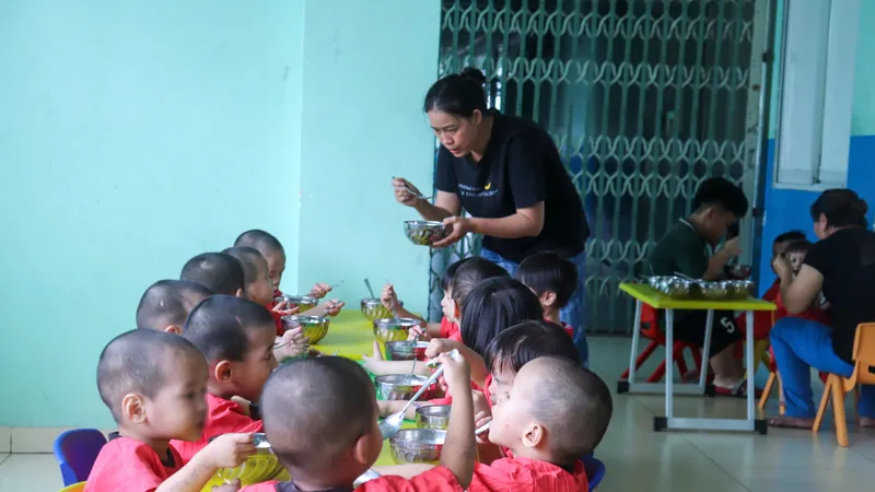 Xây dựng lực lượng công tác xã hội chuyên nghiệp