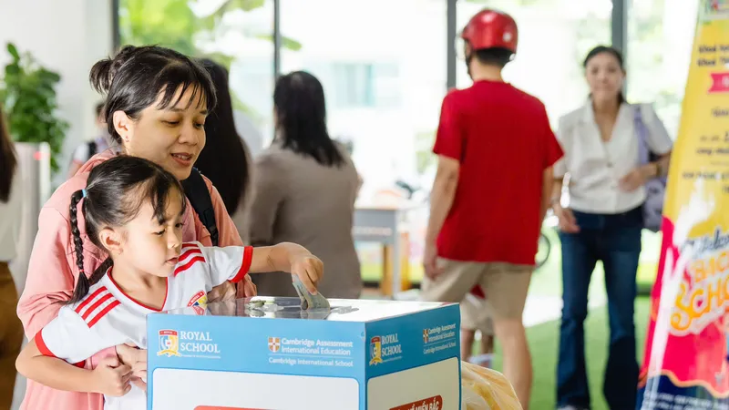 Thầy cô, cha mẹ tin rằng dạy con bài học sẻ chia từ những điều thiết thực, gần gũi trong cuộc sống