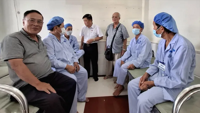  Mổ mắt miễn phí cho 250 người nghèo, neo đơn