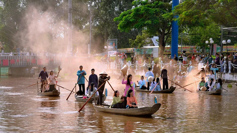 Ảnh dự thi chủ đề Nước non ngàn dặm - Festival Áo bà ba Hậu Giang