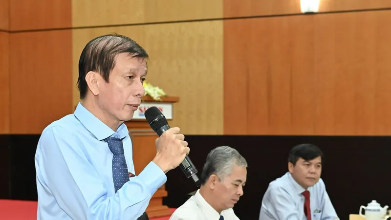 Các đồng chí chủ trì tọa đàm “Giải pháp thu hồi tài sản tham nhũng trên địa bàn TPHCM”. Ảnh: VIỆT DŨNG