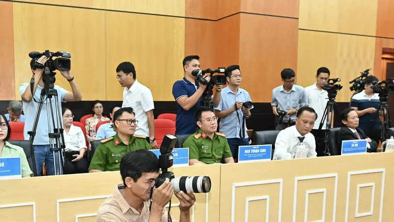 Báo chí là lực lượng tiên phong phát hiện, phản ánh tham nhũng, tiêu cực