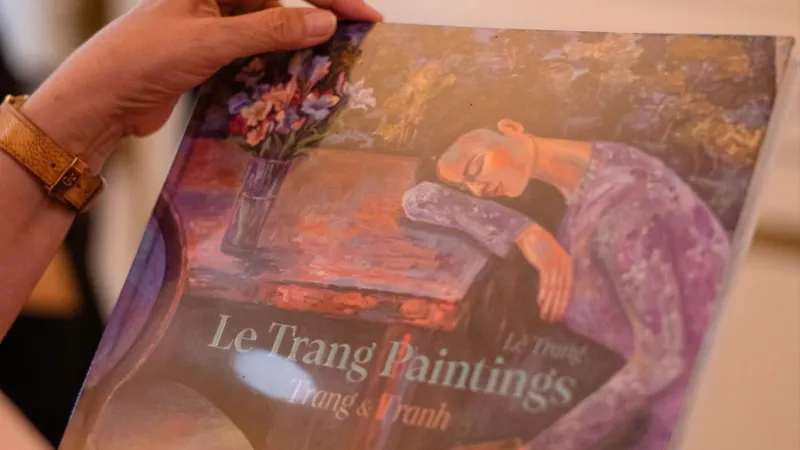 Họa sĩ Lê Trang ra mắt ấn phẩm "Trang & Tranh"